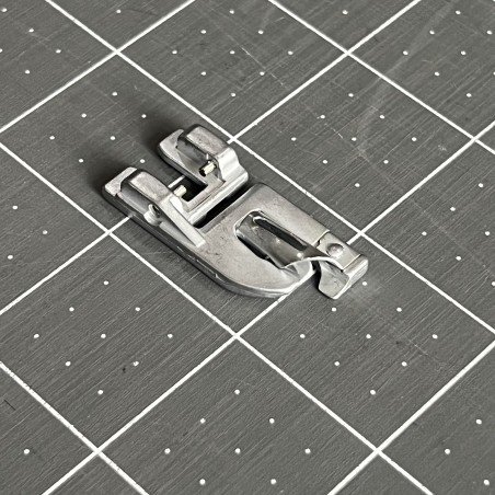 Pied pour ourlet roulé 4mm avec IDT Pfaff Pied pour ourlet roulé 4mm avec IDT Pfaff